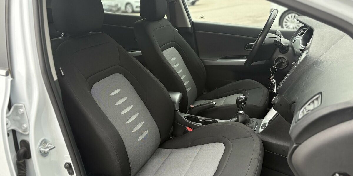 Kia Ceed 1.4 TSI Dream Team KAMERA/NAVI/SHZ/LENKHZ 64.779 km 8.900 &euro; Villingen-Schwenningen 78054