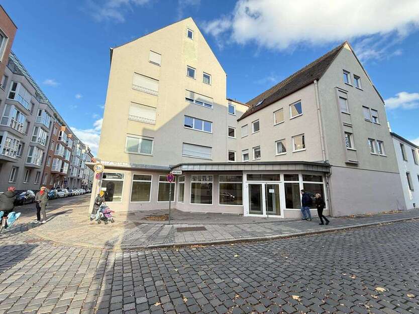 Einzelhandel in Augsburg 3.400 € 277 m² zimmer
