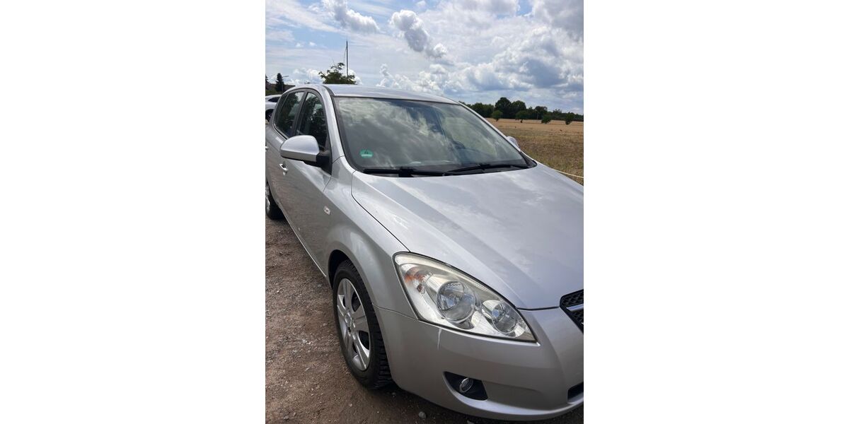 Kia ceed / Ceed 111.000 km 5.499 &euro; Karlsruhe 76149