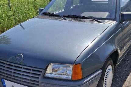 Opel Kadett 68.064 km 3.900 &euro; Eichenau 82223