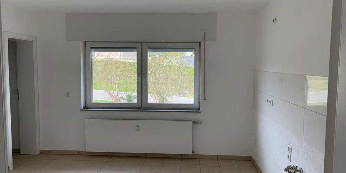 Renovierte und helle 94m2 3ZKB in attraktiver Lage von Ettringen 3 zimmer