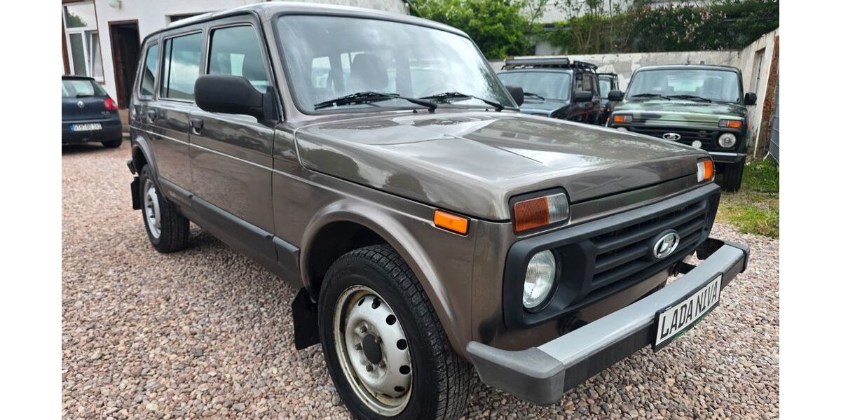 Lada Taiga 99.000 km 8.800 &euro; Waltershausen 99880