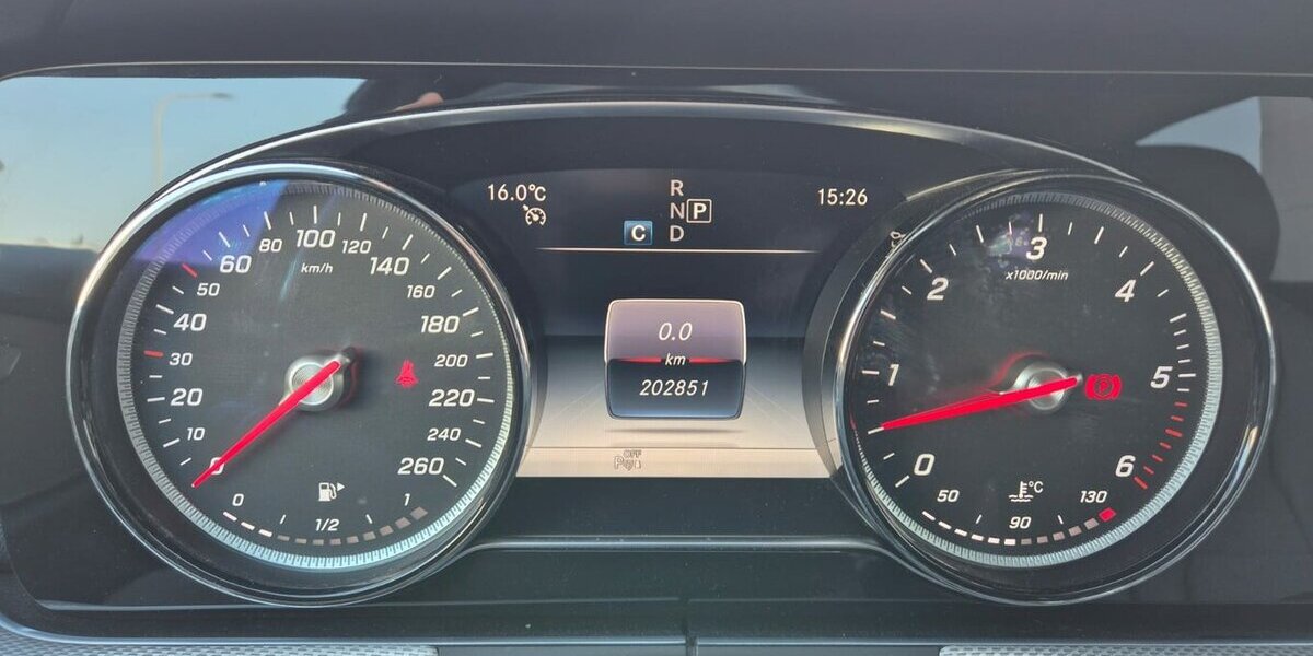 Mercedes-Benz E 400 d T 4M Standheizung, Rückfahrkamera, AHK, Co 200.000 km 19.890 &euro; Rodgau 63110