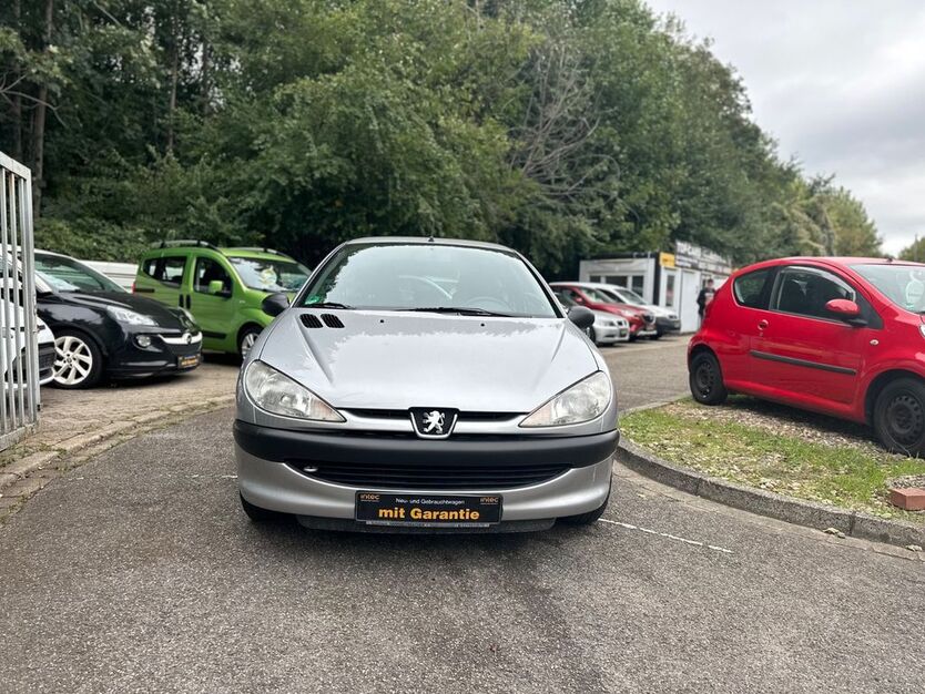 Peugeot 206 52.023 km 1.999 € Essen 45145