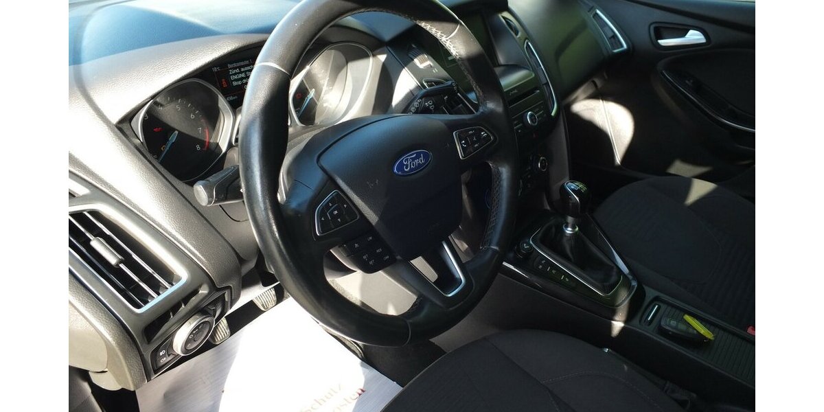 Ford Focus TITANIUM NAVI KLIMAAUTOMATIK EINPARKHILFE 134.288 km 7.798 &euro; Köln 50858