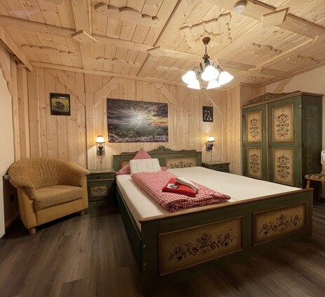 Bayerischer Wald Hotel mit 85 Betten, Restaurant, Betreiberwohnung, Pool - Gewerbeobjekt Deggendorf | Angebot:26954059