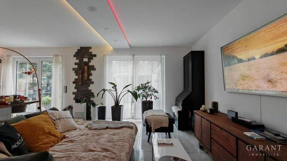 Exklusives Dreifamilienhaus von 2011 mit Wärmepumpe, Solar & 1.510 qm Grundstück 9 zimmer