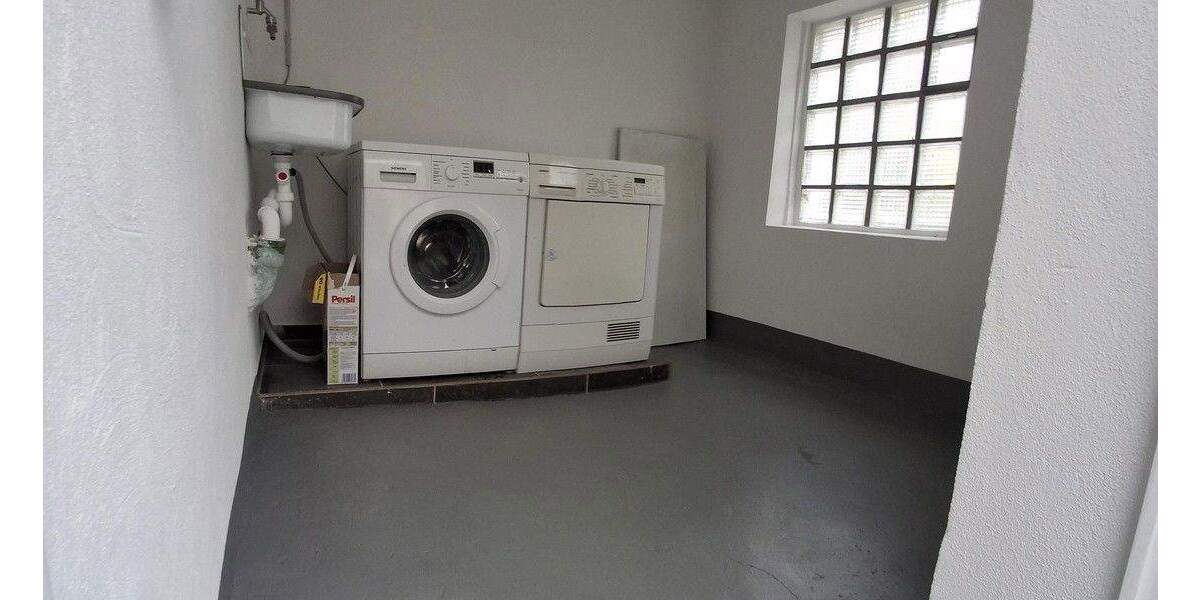 Bieterverfahren! zentrales Wohnjuwel: kernsaniertes Reihenhaus mit Solar, Kamin & Klima 3 zimmer