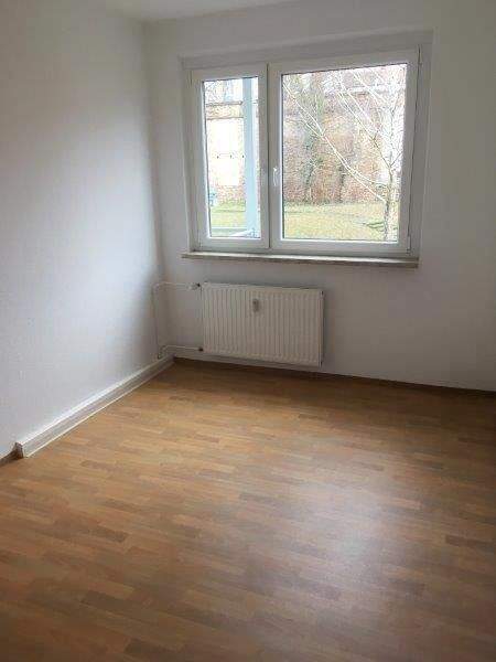 Die Einbauküche ist schon da. Nachmieter für 3-Zimmer-Wohnung mit Wanne und Balkon gesucht. 3 zimmer