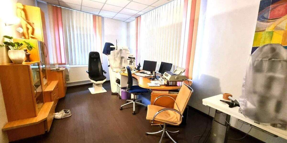 Gewerbeobjekt Amberg - 6 Zimmer, 1.700&euro; | Angebot:25770127