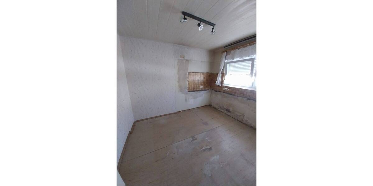 Doppelhaushälfte Singen - 6 Zimmer, 135 m&sup2;, 225.000&euro; | Angebot:26852759