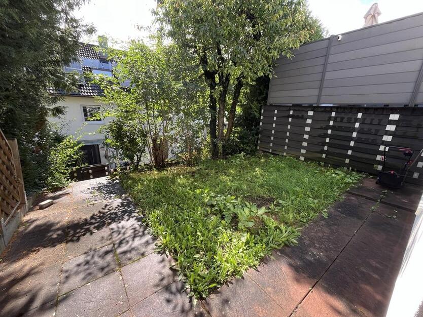 Modernes Studio mit ArbeitsZimmer und Garten