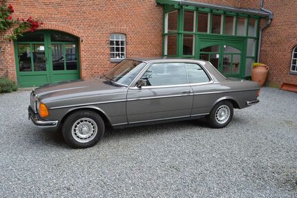 Mercedes-Benz 230 151.563 km 24.900 &euro; Steinbergkirche 24972