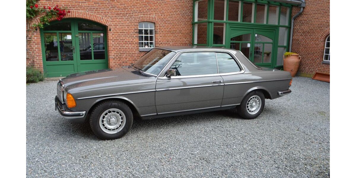 Mercedes-Benz 230 151.563 km 24.900 &euro; Steinbergkirche 24972