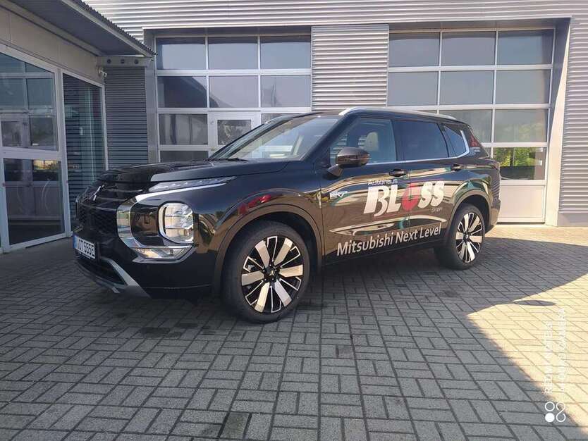 Mitsubishi Outlander 3.000 km 56.900 € Adorf 08626