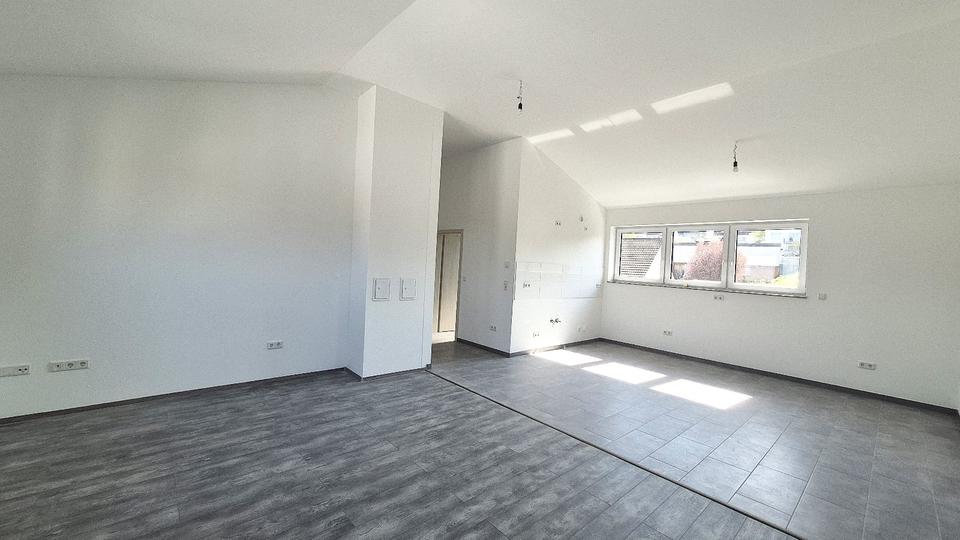 Dachgeschoßwohnung Bad Neustadt an der Saale - 2 Zimmer, 74 m&sup2;, 780&euro; | Angebot:26399602