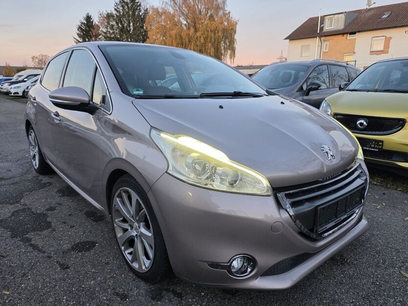 Peugeot 208 120.000 km 3.590 € Fellbach 70763