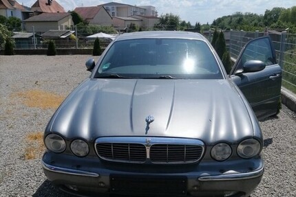 Jaguar XJ8