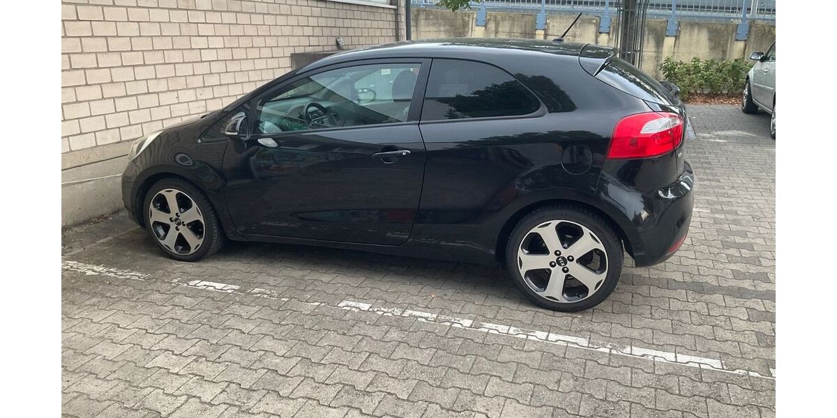 Kia Rio 149.000 km 3.600 &euro; Bruchsal 76646