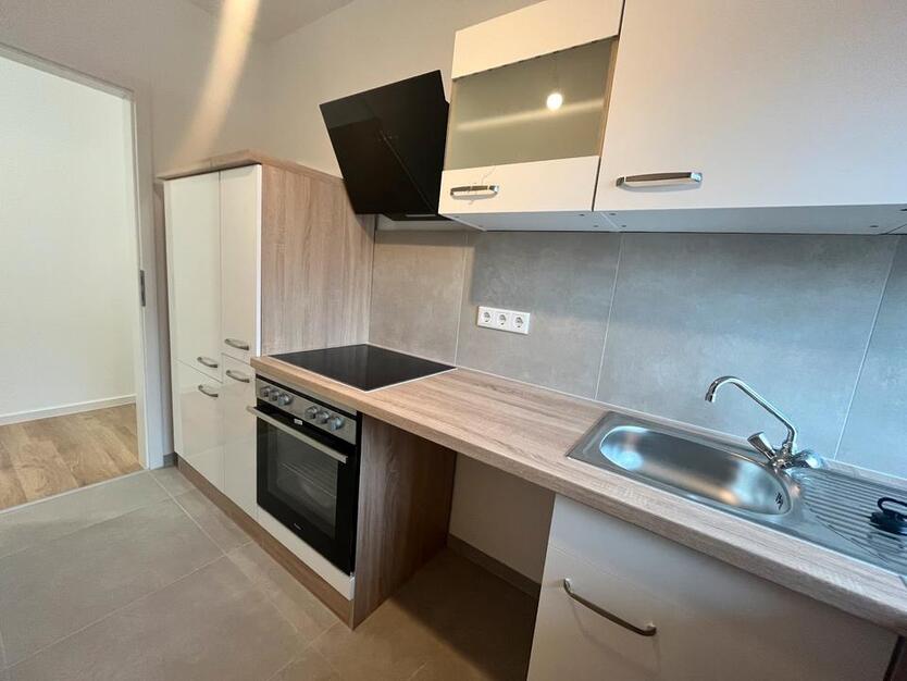 Premium sanierte 3 Zimmer Wohnung im Erdgeschoss mit Einbauküche zimmer