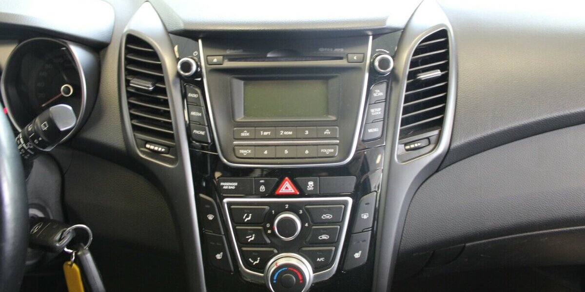 Hyundai i30 1.4 Passion - AHK - 109.800 km 7.980 &euro; Euskirchen 53881