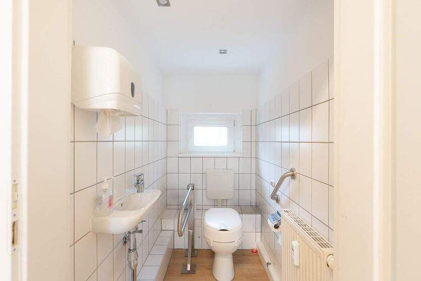 Top Lage, ebenerdiger Laden - Werkstatt - Verkaufsflächen mit Parkflächen. 5 zimmer