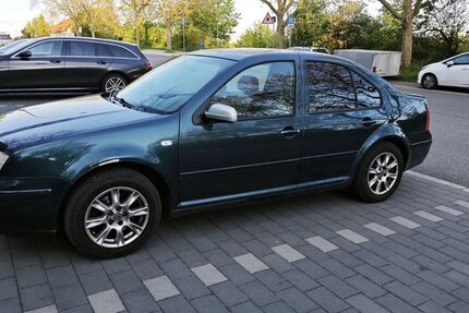 VW Bora 124.300 km 3.300 &euro; Pforzheim 75175