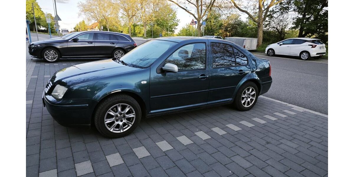 VW Bora 124.300 km 3.300 &euro; Pforzheim 75175