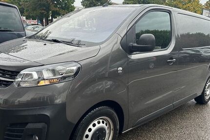 Opel Vivaro 77.000 km 15.900 € München 81243
