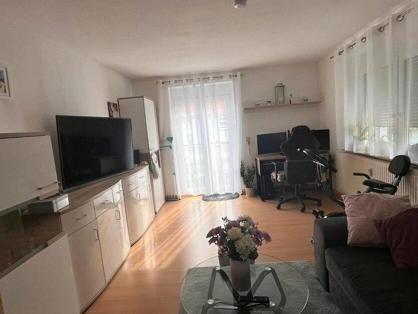 Helle, schöne 2-Zimmer-Wohnung 600 KM + Nebenkosten
