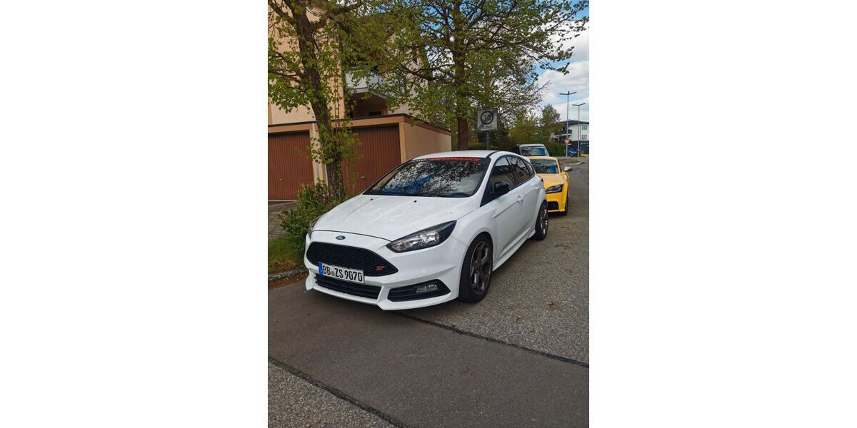 Ford Focus 162.000 km 11.799 &euro; Jettingen 71131