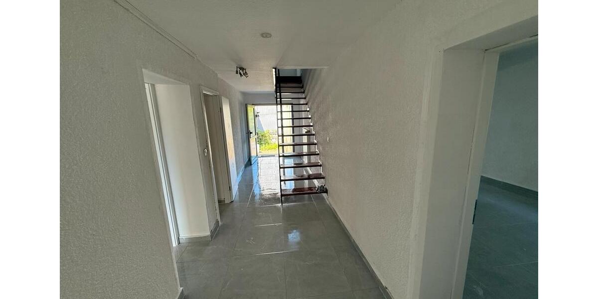 Einfamilienhaus Feldatal - 8 Zimmer, 280 m&sup2;, 1.290&euro; | Angebot:26604948