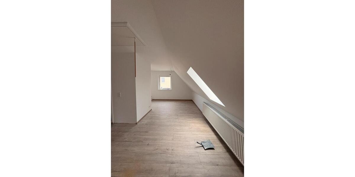 Dachgeschoßwohnung Laatzen - 3 Zimmer, 69 m&sup2;, 1.000&euro; | Angebot:25636314