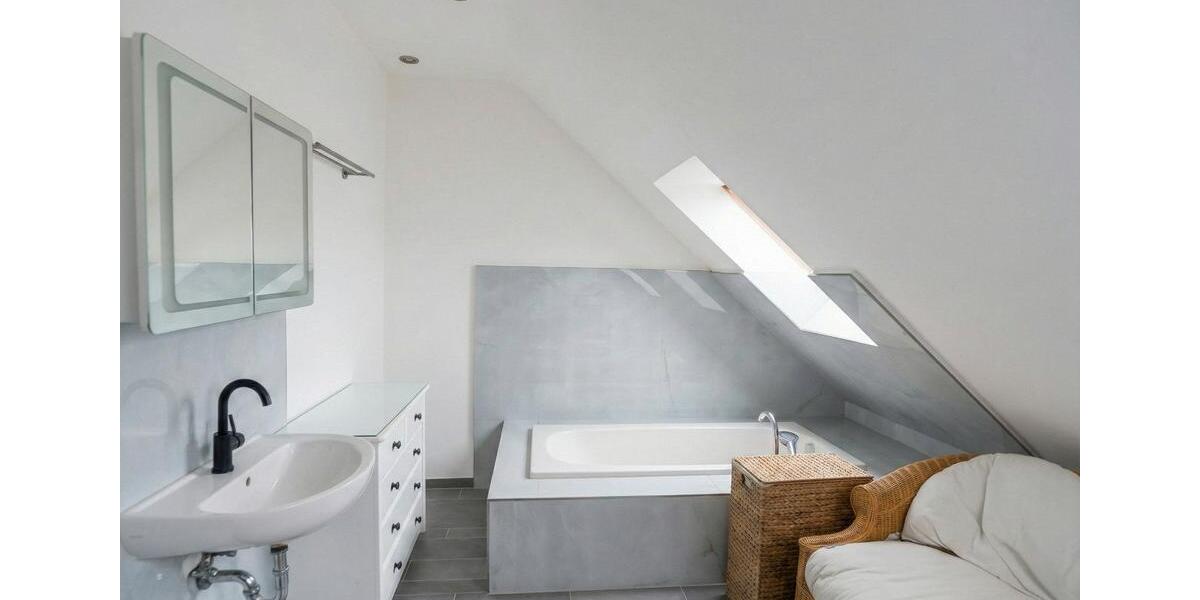 Reihenhaus Suhl - 5 Zimmer, 210 m&sup2;, 1.150&euro; | Angebot:26336041