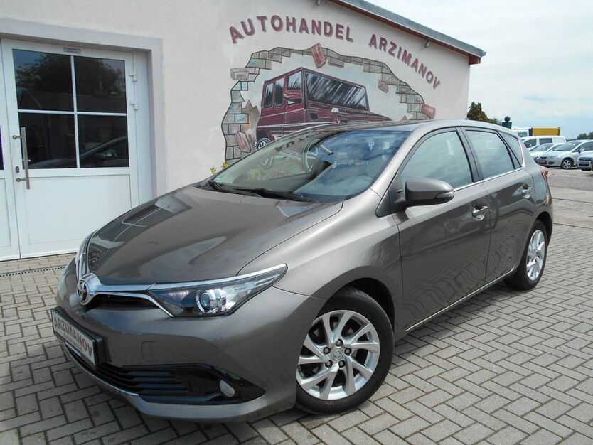Toyota Auris 104.147 km 13.649 € Markranstädt OT Quesitz 04420