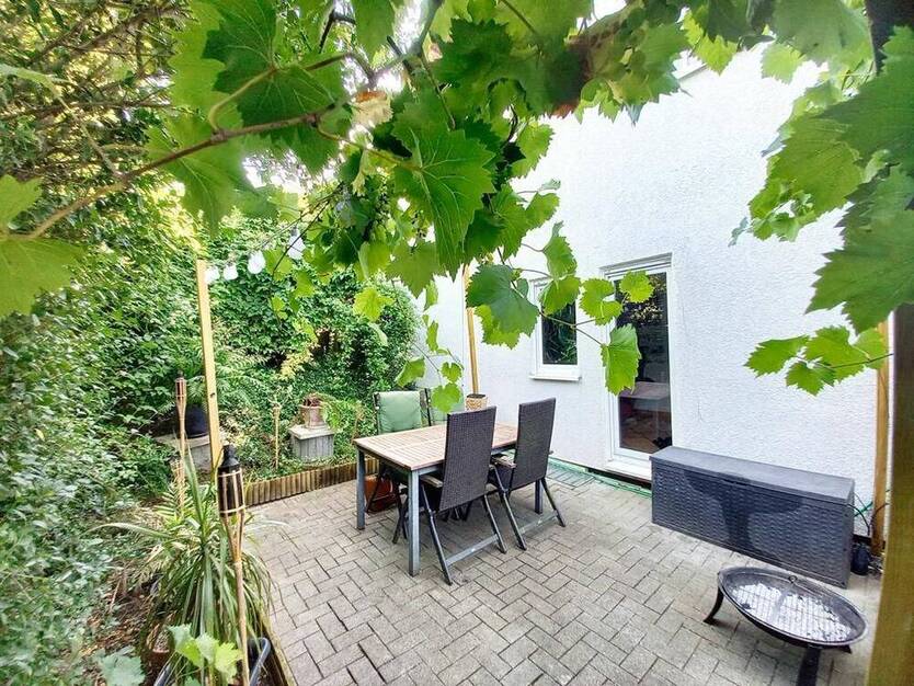 CITYHOUSE: Moderne Doppelhaushälfte mit großem Garten, Hobbyraum Souterrain, Keller, Terrasse