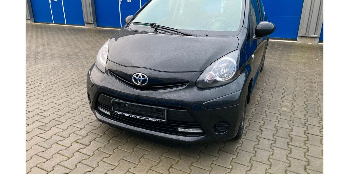 Toyota Aygo (X) 64.500 km 5.900 &euro; Neuss 41462