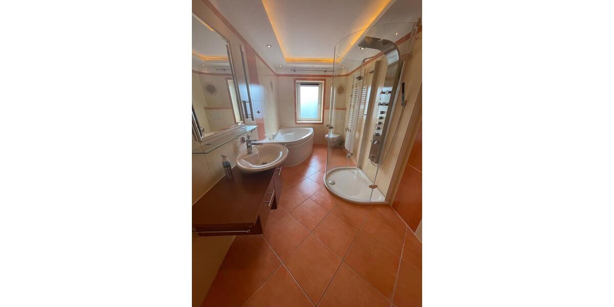 Etagenwohnung Döbeln - 6 Zimmer, 190 m&sup2;, 1.500&euro; | Angebot:26006170