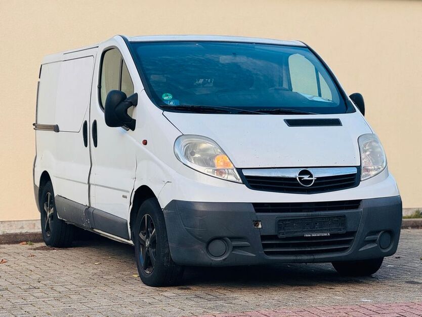 Opel Vivaro 329.000 km 2.500 € Au am Rhein 76474