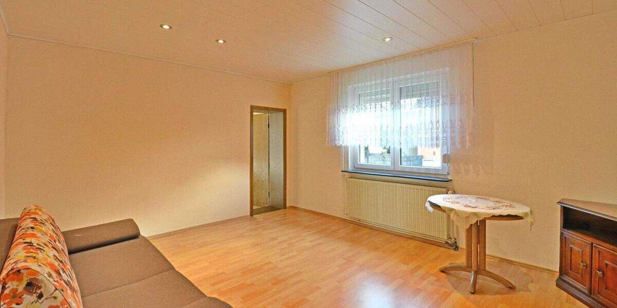Mehrfamilienhaus, Wohnhaus Hofgeismar / Hombressen Hombressen - 9 Zimmer, 245 m&sup2;, 330.000&euro; | Angebot:25735154