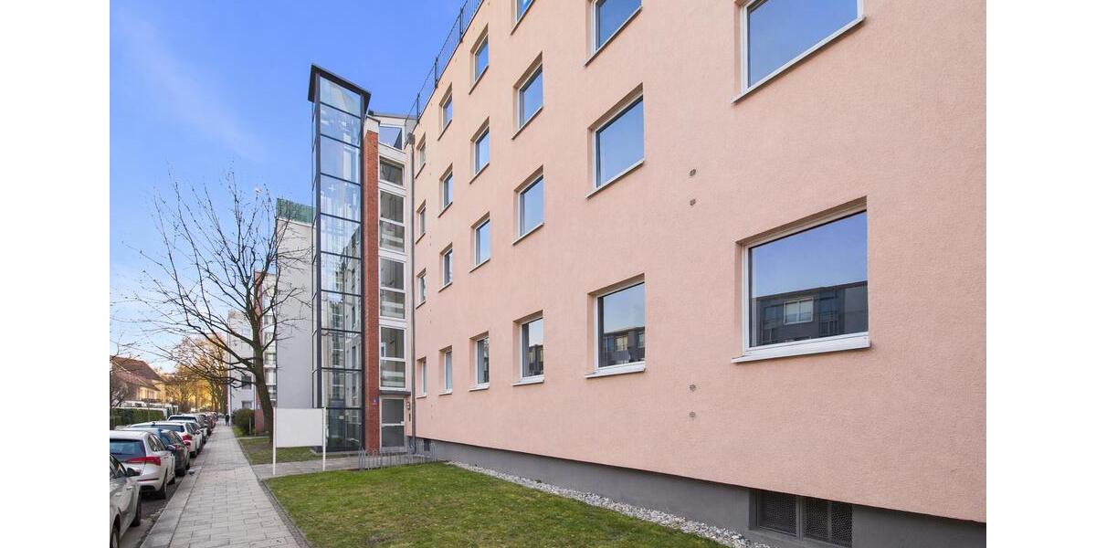 Dachgeschoßwohnung München Berg am Laim - 4 Zimmer, 107 m&sup2;, 2.950&euro; | Angebot:25960440