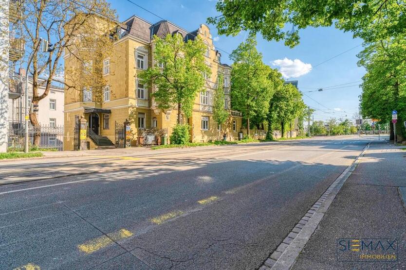 ***Zeitlose Eleganz trifft modernen Wohnkomfort*** 8 Zimmer Wohnung in Augsburg zimmer