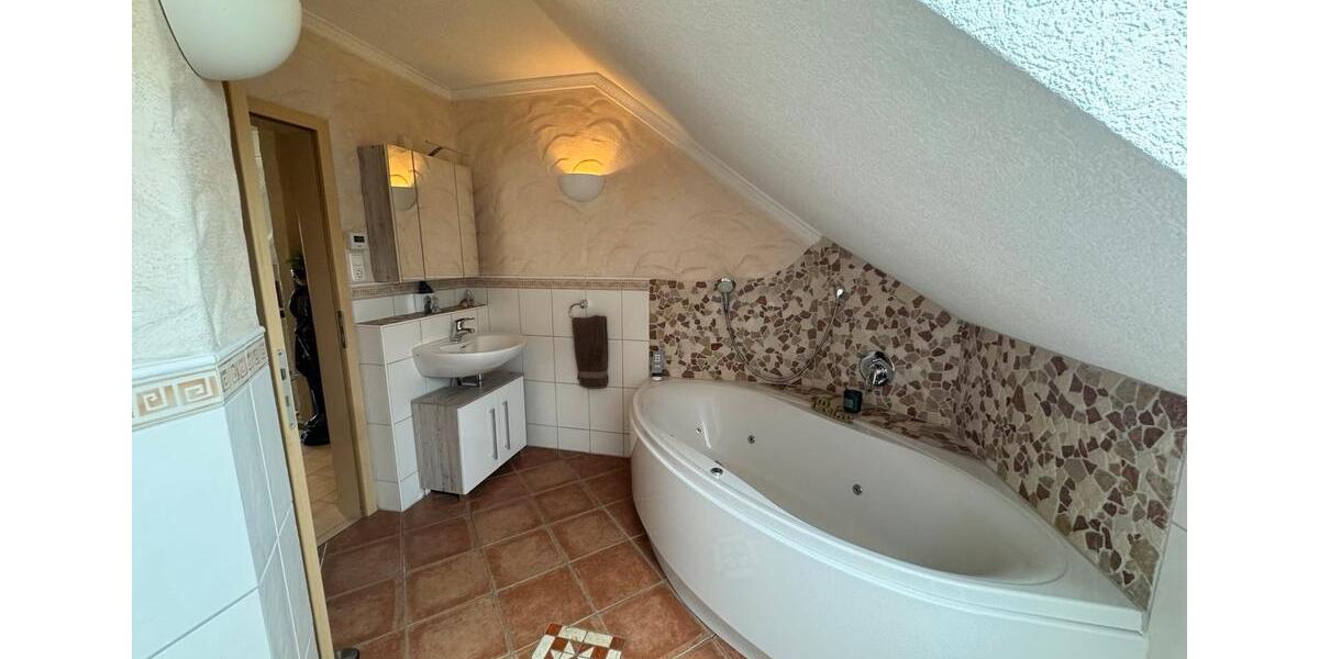 Dachgeschoßwohnung Eisingen - 5 Zimmer, 110 m&sup2;, 349.000&euro; | Angebot:25167487