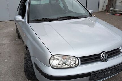 VW Golf 218.000 km 2.900 &euro; Rielasingen Worblingen 78239