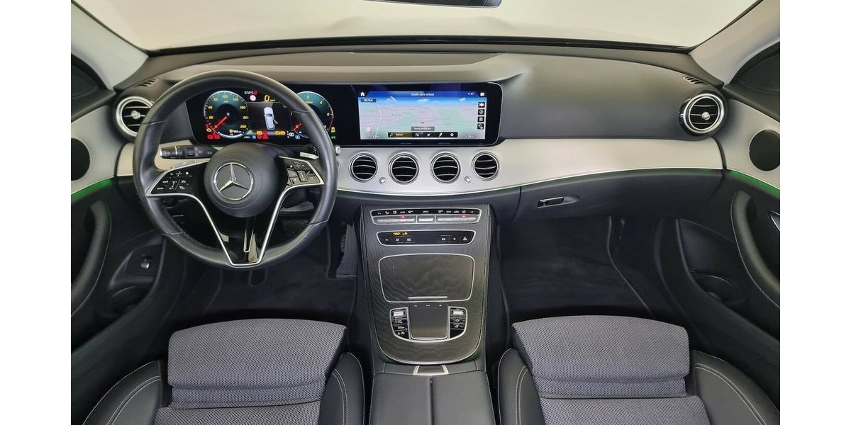 Mercedes-Benz E 220 d Avantgarde LED ACC AHK Kamera Widescreen 79.800 km 32.500 &euro; Garrel 49681