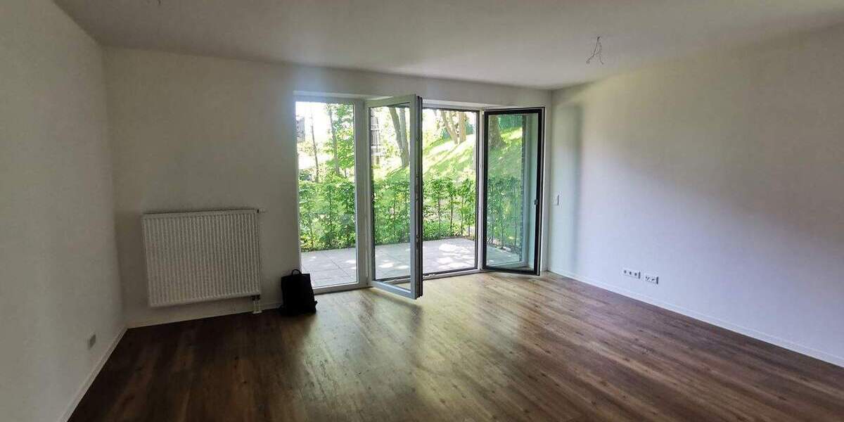 Schöne und moderne 3-Zimmer-Terrassenwohnung (Neubaucharakter) mit Terrasse in zentraler, aber ruhiger und grüner Lage von Hamburg-Eißendorf! 3 zimmer