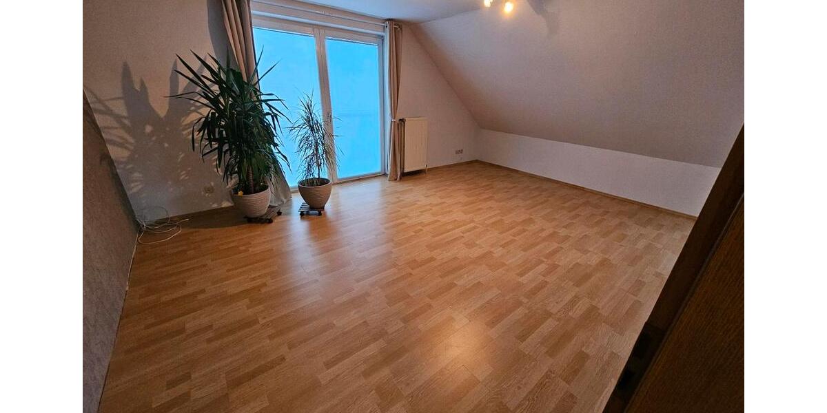 Dachgeschoßwohnung Ilsede Adenstedt - 3 Zimmer, 74 m&sup2;, 850&euro; | Angebot:24836363