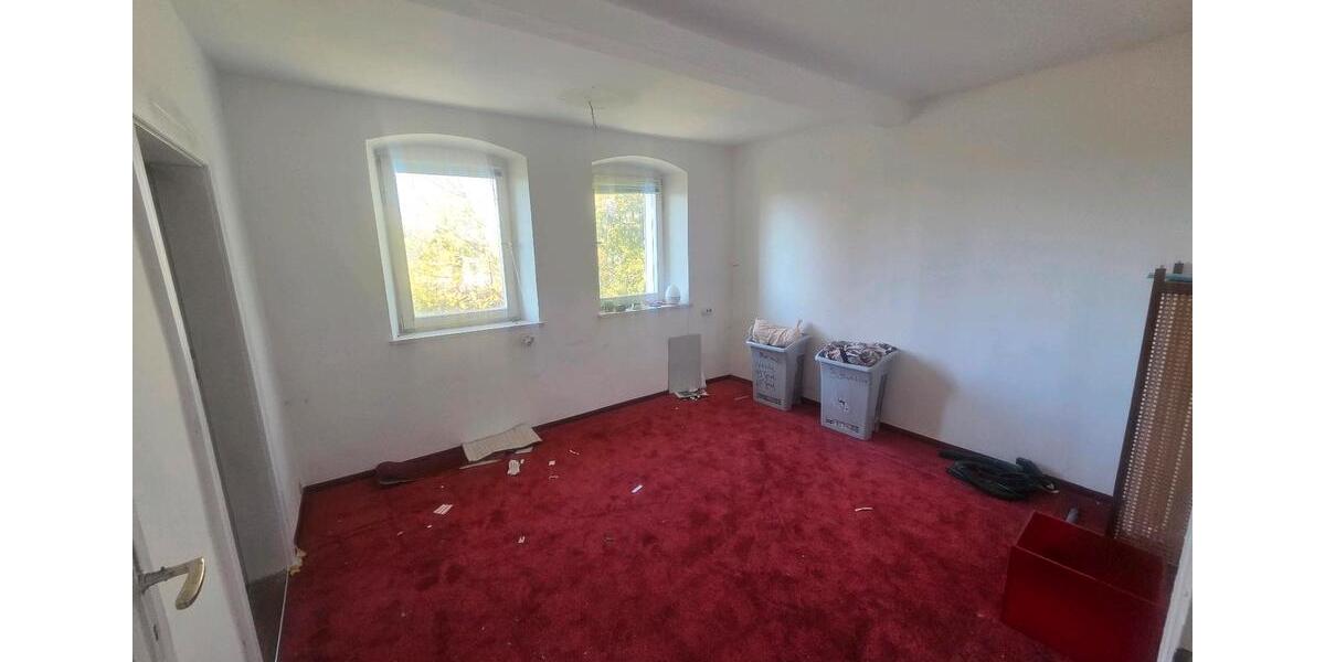 Einfamilienhaus Helmbrechts - 10 Zimmer, 200 m&sup2;, 170.000&euro; | Angebot:24239247