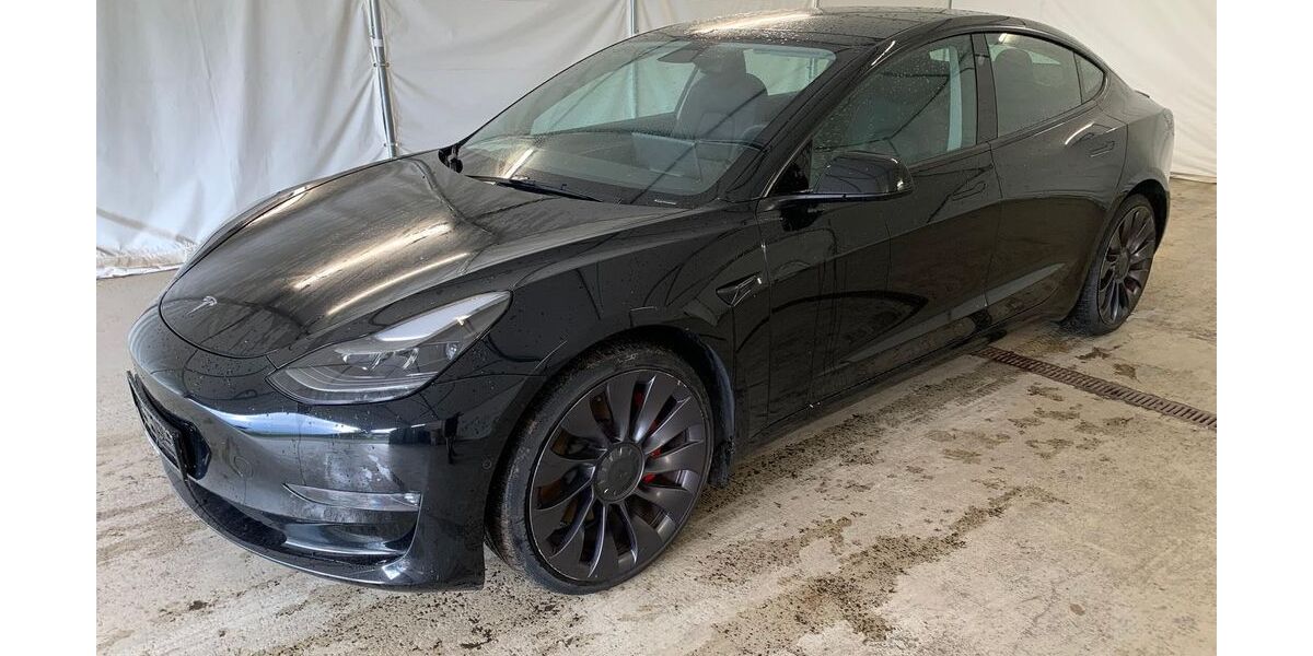 Tesla Model 3 86.268 km 27.950 &euro; Steinbach-Hallenberg OT Herges-Hallenberg 98587