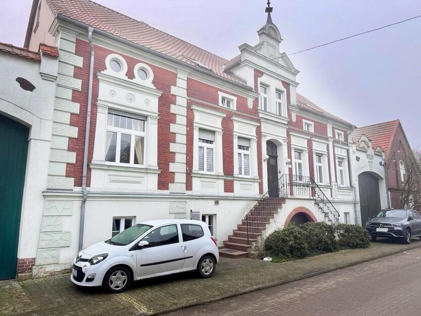 2-Zimmer-Wohnung mit Altbau-Charme auf historischem Vierseithof